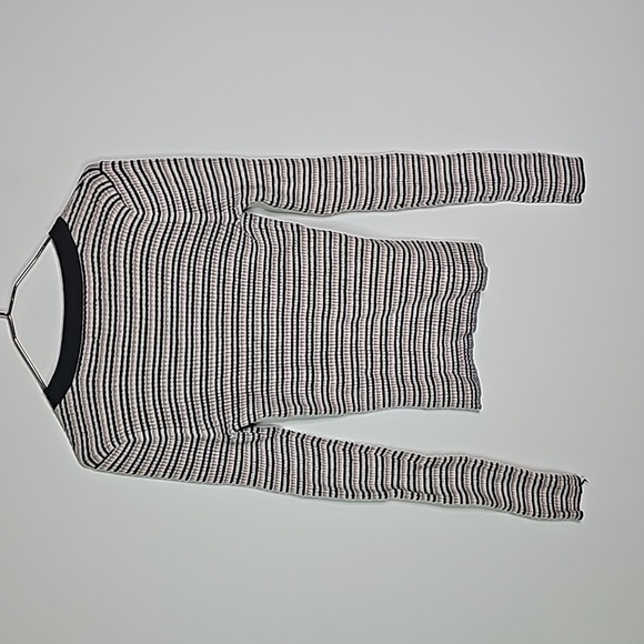 American Eagle medium grey and cream colored long sleeve sweater - Picture 4 of 6